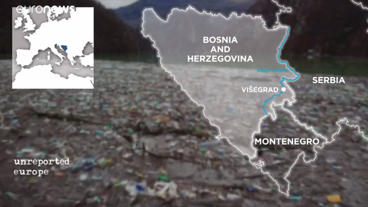 Illegális hulladéktelepek szemete a folyókon